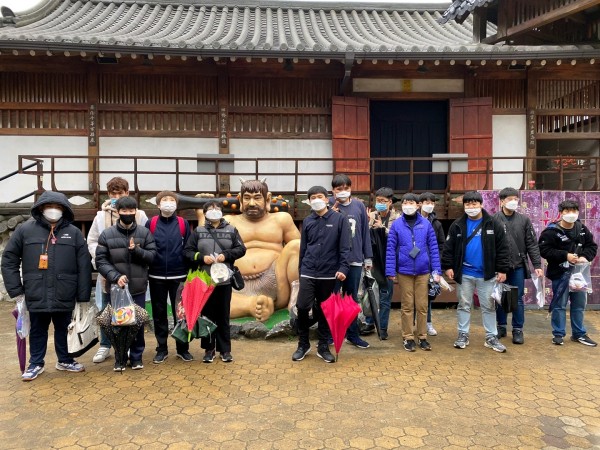 무서운 도깨비와도 추억을 남겨요