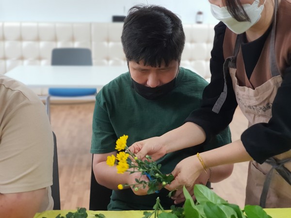 4. 꽃다발을 만들기 위한 작업입니다