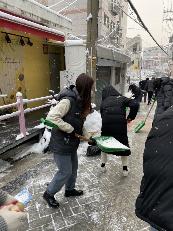 말미마을 제설작업 진행 중