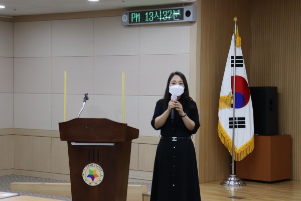 서울시장애인직업재활시설협회 부회장(진은숙: 광진보호작업장 시설장) 연설하는 모습