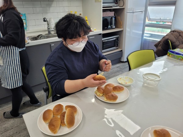 요리를 맛있게 만드는 모습