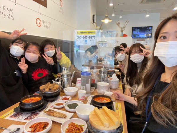 aac간담회 북창동순두부에서 식사 하는 중