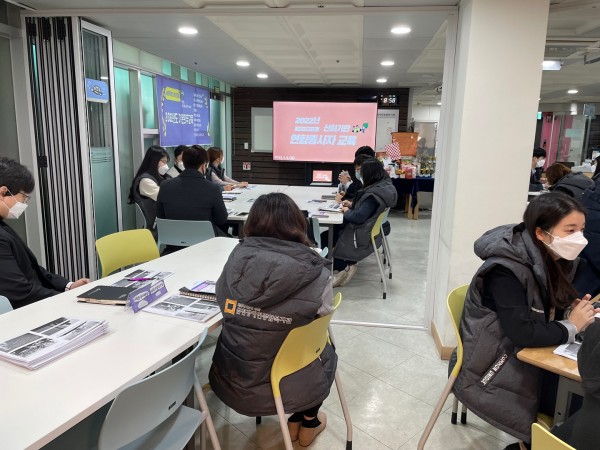 2022년 산하기관 연합교육-유튜브로 시청중인 직원들의 모습