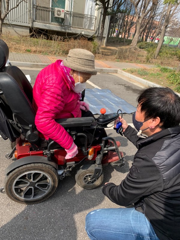 평소 불편했던 전동휠체어에 대한 수리상담