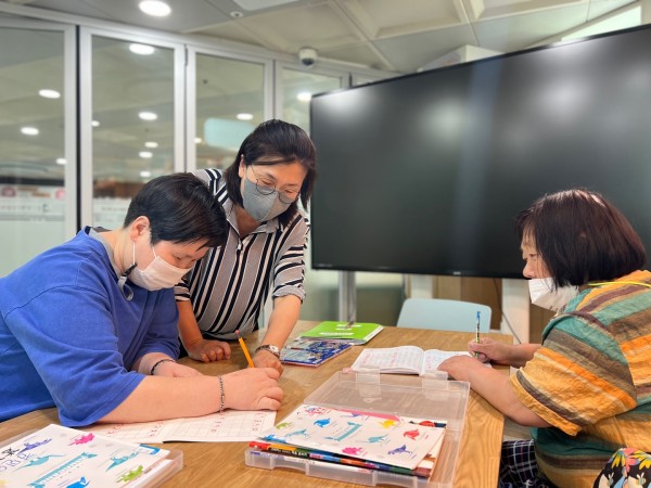 강사님과 함께 열심히 공부하는 모습