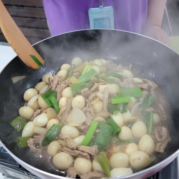 완성된 메추리알 장조림 모습