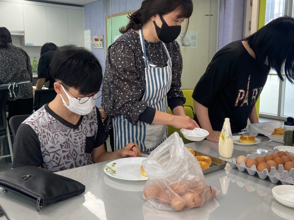 계란을 이용해서 미니 햄버거를 만들어보았습니다.