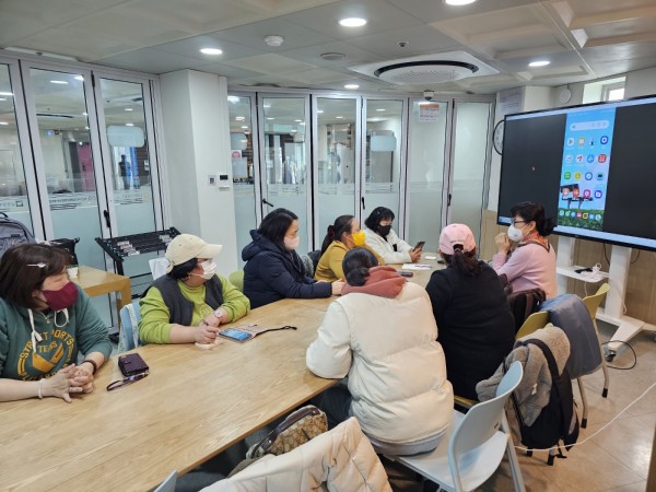 핸드폰 공부하는 모습