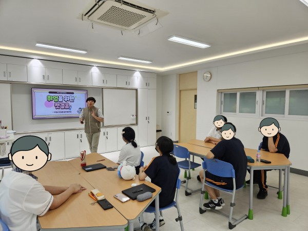 직업교육을 듣는 학생들-취업을 위한 첫걸음,이력서 작성법 알아보아요