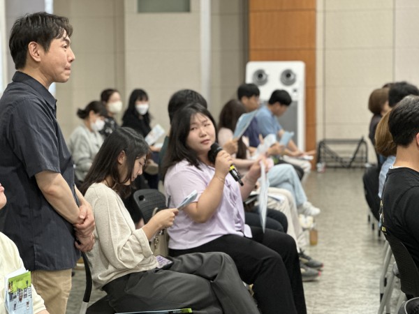 교육에 발표하는 종사자