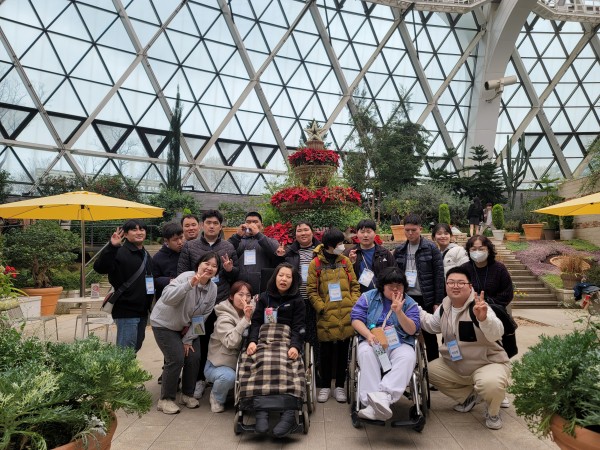 서울식물원에서 이용자들 단체사진