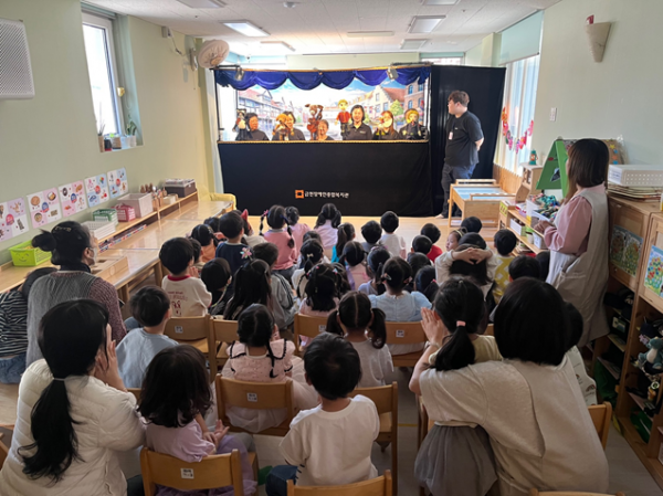 단원들이 직접 자신을 소개하는 모습