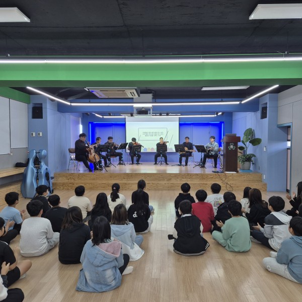 공연에 호응해주는 서울백산초등학교