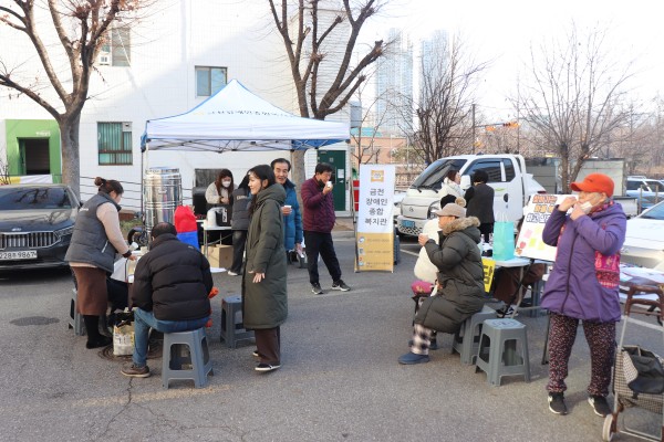 행사 전체를 찍은 사진