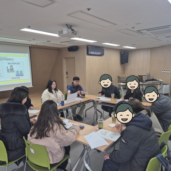 금천직업업학교 25년도 방향성에 대하여 설명하고 있는 모습