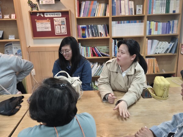 강사님의 질문에 답변하는 모습