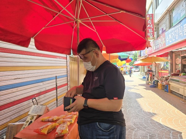계산을 위해 준비하는 모습