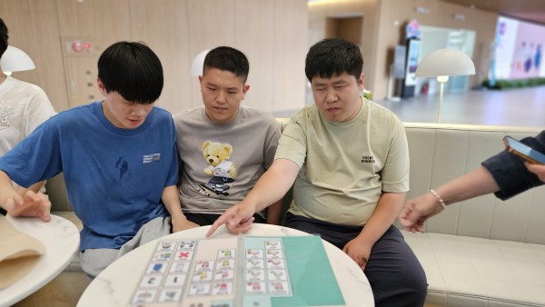 AAC 메뉴판을 보며 주문하기