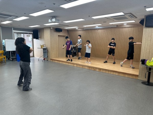 주말  댄스프로그램 진행하는 모습