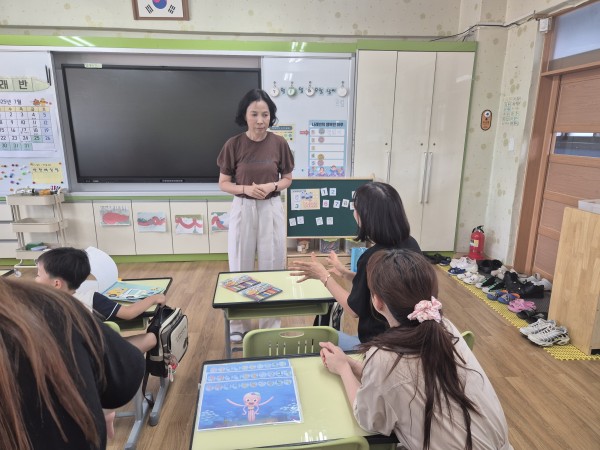 특수학급에 대해 설명하는 모습