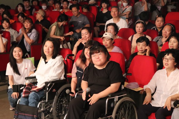 사연의 주인공과 선생님 모습