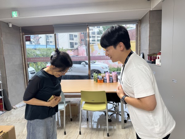 인사하는모습
