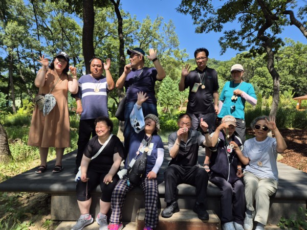 우리동네 금천학교와 함께 촬영한 단체사진