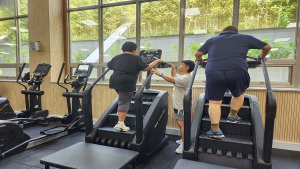스텝밀 사용하는모습