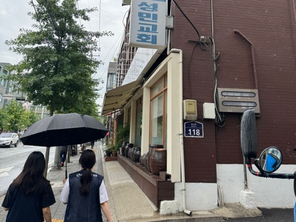 시흥동을 탐방하는 모습