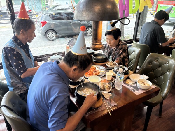 맛있게 드시는 중