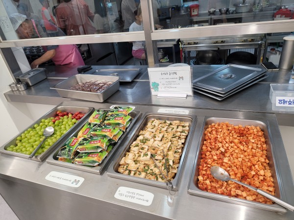 맛있는 급식메뉴가 깔끔하게 준비되었어요