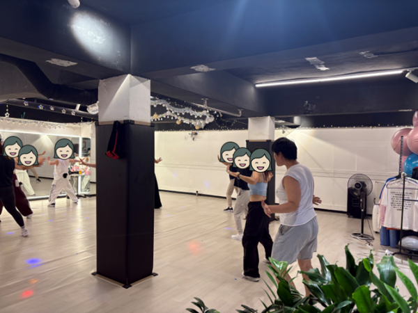 에어로빅 활동을 하고 있는 모습