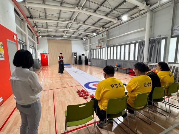 순서를 기다리는모습