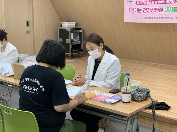 검사결과 상담받는 모습