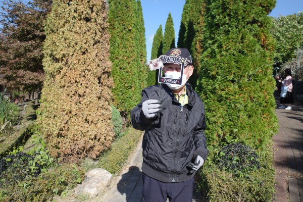 퍼스트가든에서 멋지게 사진찍는 이용인1