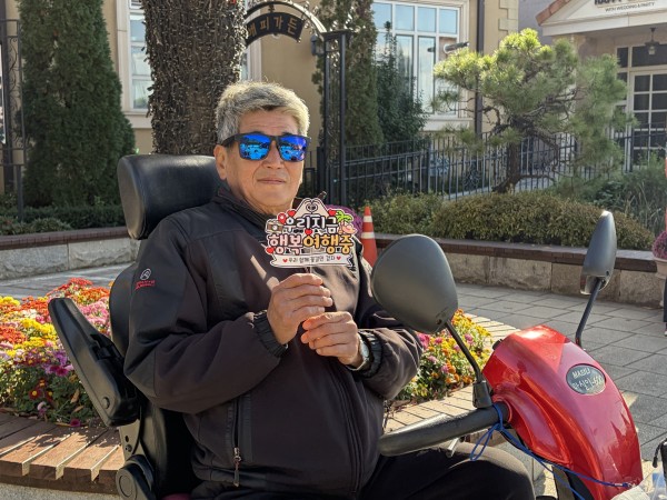 퍼스트가든에서 멋지게 사진찍는 이용인3