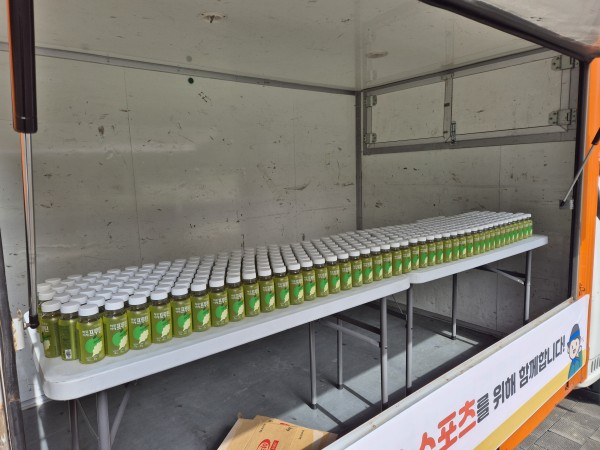 음료가 진열되어 있는 모습