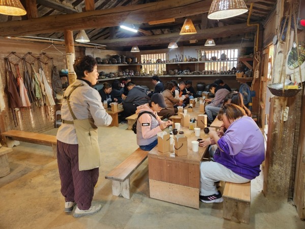 옹기캔들 체험 중