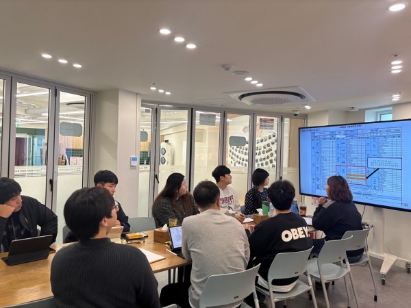 10차 내부사례회의를 통해 종결 상황을 공유하고 있는 모습의 사진