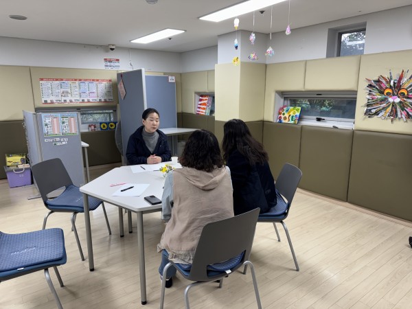 이용인 자녀의 강점을 이야기 하시며 웃으시는 모습