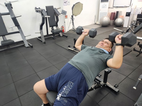 덤벨을활용하여 상지근력운동