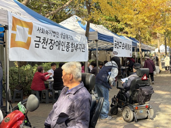 부스 진행하는 전체 사진