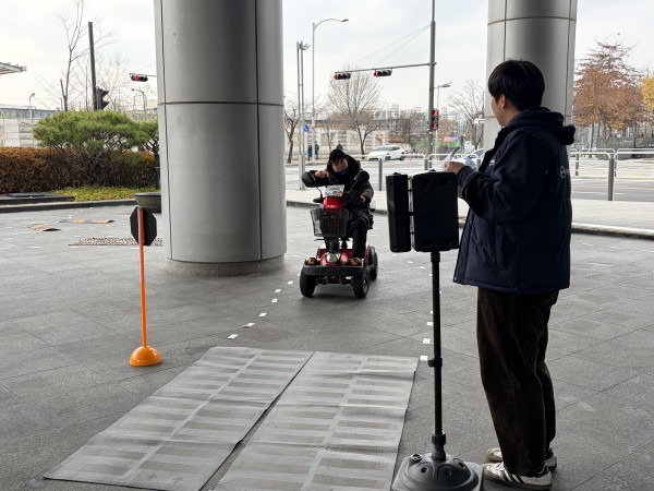 신호대기에 맞춰 기다리는 모습