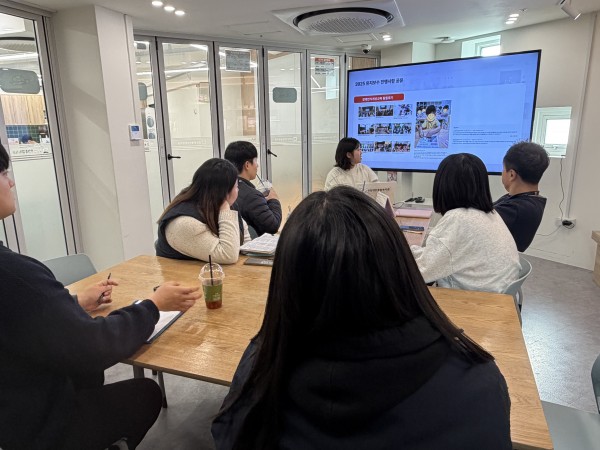 장애인식개선탭 살펴보는모습