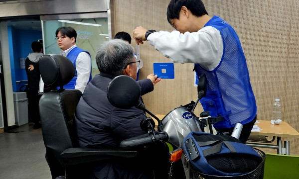 순서에 맞게 검사하는 모습