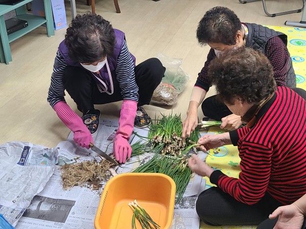 전날 양념재료 손질하는 모습