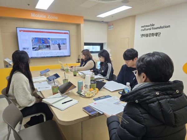 사례 개입 과정 자문 받고 있는 모습