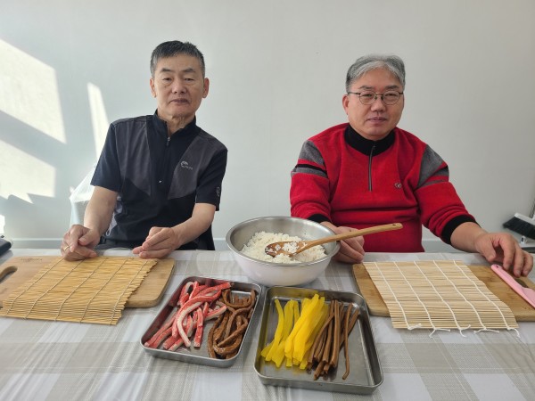 재료준비를 마친 사랑의 집배원의 모습