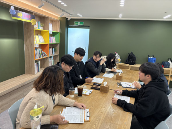 23차 자립지원계획회의가 진행되고 있는 모습