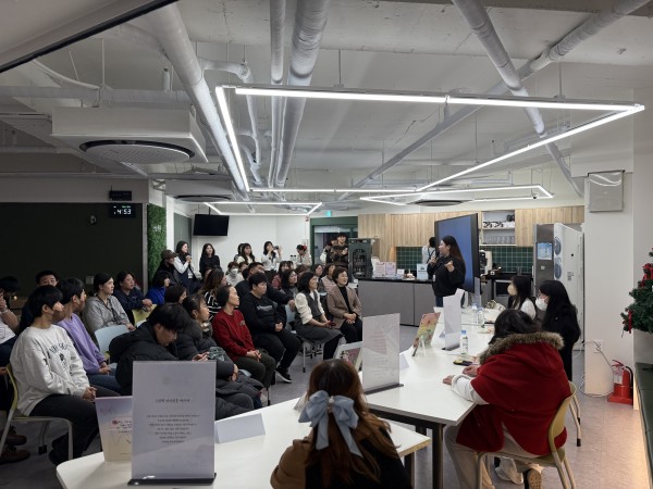 그림책 출판회에 참여해주신 관객분들의 모습